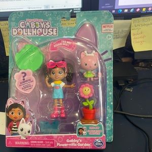 DreamWorks Gabby’s Dollhouse Flower-rific Garden Playset